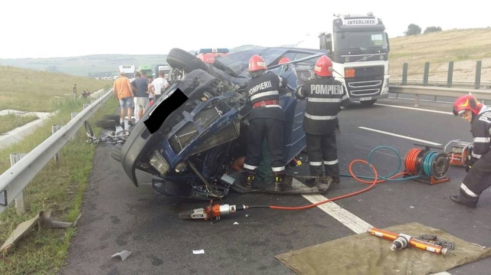 Carnagiu pe Autostrada Sibiu - Deva. Ciocnire între autoutilitare
