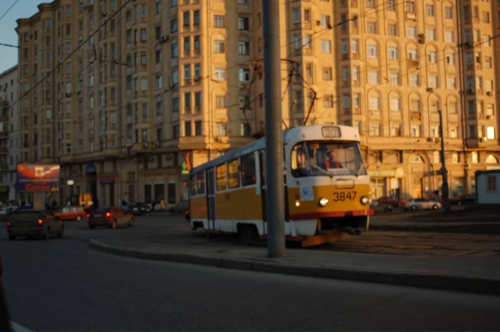 Fluidizarea traficului. Firea promite LINII SUSPENDATE de TRAMVAI