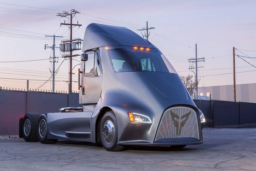 VÂNZĂRILE DE CAMIOANE ELECTRICE ŞI HIBRID VOR AJUNGE LA 2,2 MILIOANE DE UNITĂŢI ÎN 2025