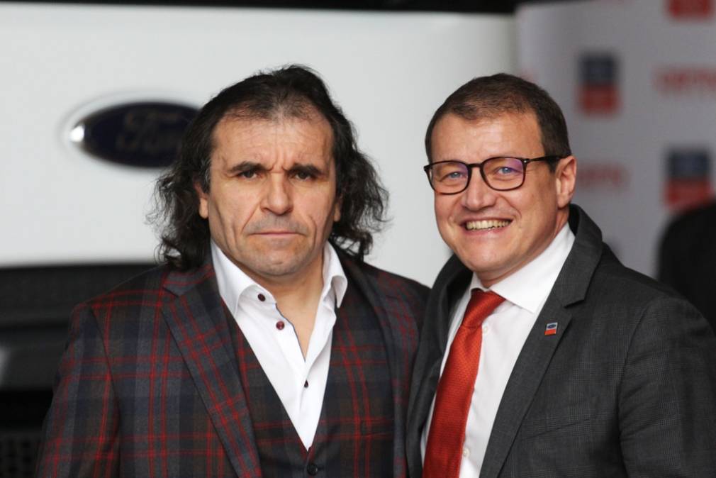 VIDEO EXCLUSIV: VLASE MERGE CU FORD TRUCKS