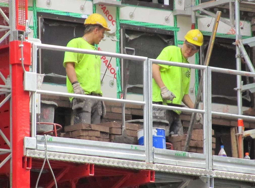 Mâna de lucru, tot mai scumpă în România