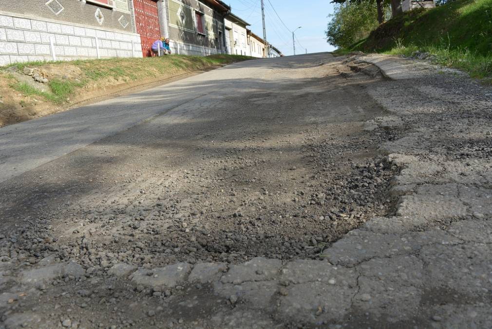 Guvernul dat în judecată pentru că nu a făcut autostrăzi