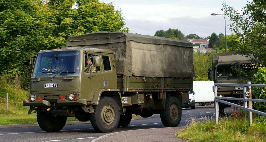 Ce super CAMIOANE MILITARE cumpără România