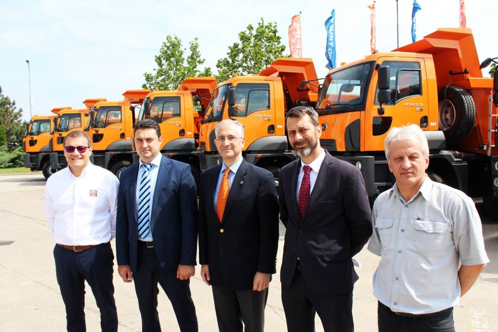 Video exclusiv: CEFIN TRUCKS-16 AUTOBASCULANTE FORD TRUCKS CĂTRE CNAIR