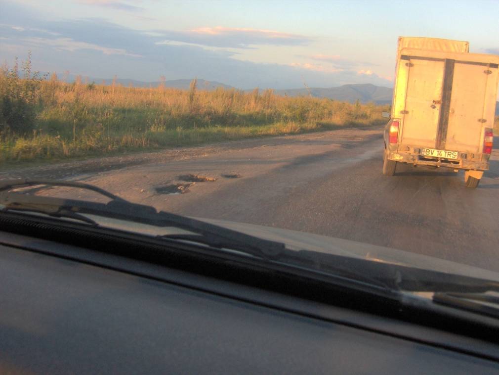 Suprafața totală a gropilor însumează 80 km pătrați